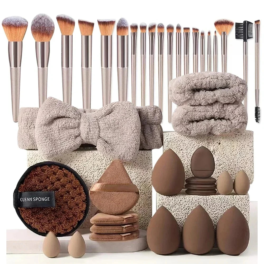 The Essential Pro Brush Collection (13/33 Pieces).A soft professional brush set designed for smooth blending and precise makeup application. Perfect for foundation, contour, blush and eyeshadow. Available in 13 or 33 pieces.