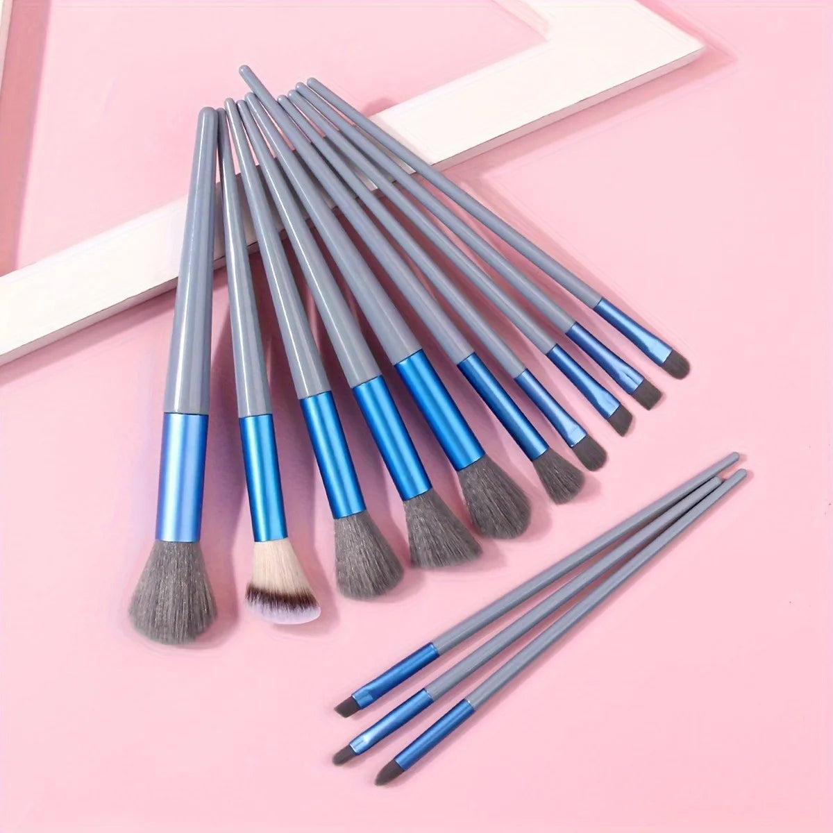 Luxury Makeup Brush Set - Soft Professional Kit - A professional brush set made for precise and even makeup application. Ultra-soft bristles provide seamless blending without streaks. Durable, lightweight design for daily use at home or while traveling.