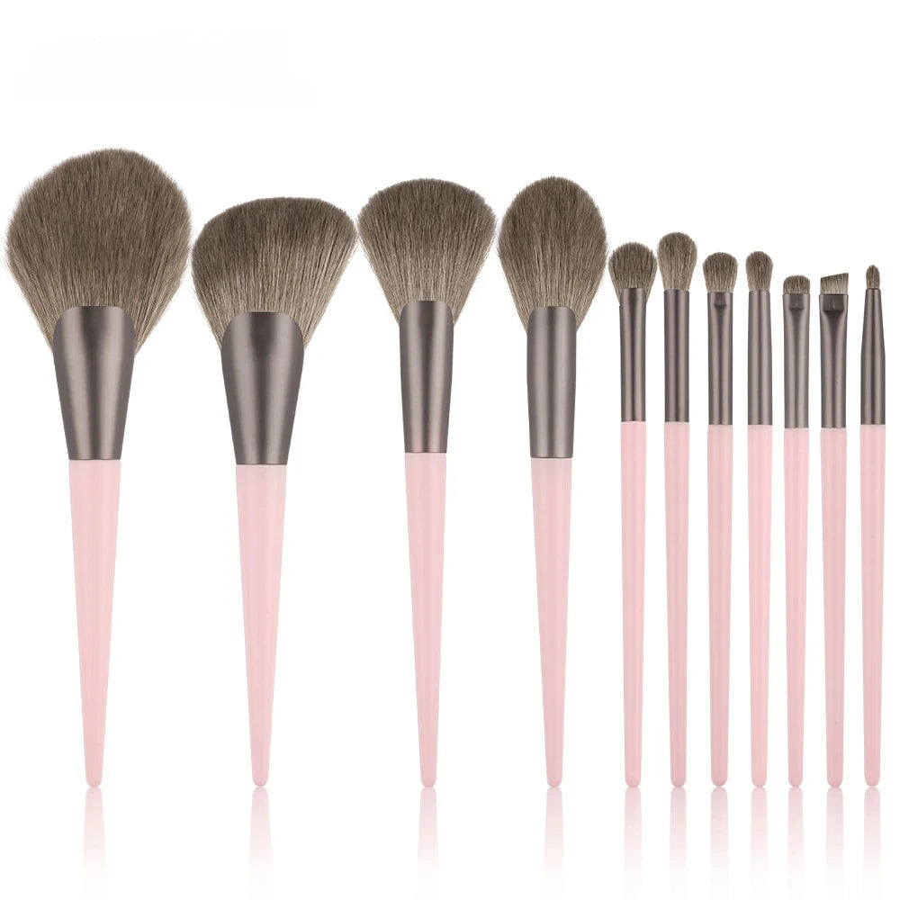 The Essential Pro Brush Collection (13/33 Pieces).A soft professional brush set designed for smooth blending and precise makeup application. Perfect for foundation, contour, blush and eyeshadow. Available in 13 or 33 pieces.