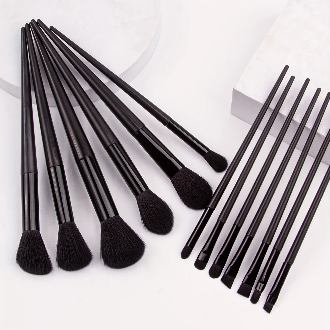 Luxury Makeup Brush Set - Soft Professional Kit - A professional brush set made for precise and even makeup application. Ultra-soft bristles provide seamless blending without streaks. Durable, lightweight design for daily use at home or while traveling.